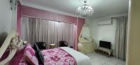Postel nebo postele na pokoji v ubytování Unique Apartment in Sheraton Heliopolis