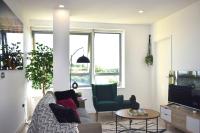Posezení v ubytování Modern 2-Bed Apartment Near Ascot & Legoland, Sleep upto 4 guests, Pet Friendly, Parking Available on Request!