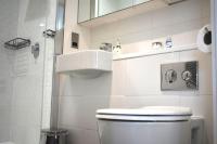 Koupelna v ubytování Modern 2-Bed Apartment Near Ascot & Legoland, Sleep upto 4 guests, Pet Friendly, Parking Available on Request!