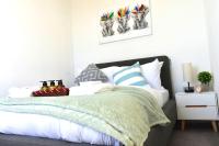 Postel nebo postele na pokoji v ubytování Modern 2-Bed Apartment Near Ascot & Legoland, Sleep upto 4 guests, Pet Friendly, Parking Available on Request!