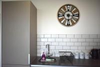 Kuchyň nebo kuchyňský kout v ubytování Modern 2-Bed Apartment Near Ascot & Legoland, Sleep upto 4 guests, Pet Friendly, Parking Available on Request!