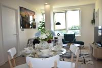 Posezení v ubytování Modern 2-Bed Apartment Near Ascot & Legoland, Sleep upto 4 guests, Pet Friendly, Parking Available on Request!