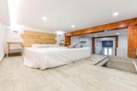 Postel nebo postele na pokoji v ubytování loft reformado en chueca para 4 personas ALQUILER TEMPORAL