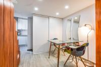 Kuchyň nebo kuchyňský kout v ubytování loft reformado en chueca para 4 personas ALQUILER TEMPORAL