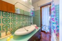 Kúpeľňa v ubytovaní La Rosa Dei Venti Lake View Terrace - Happy Rentals