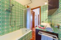 Kúpeľňa v ubytovaní La Rosa Dei Venti Lake View Terrace - Happy Rentals