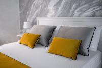 A bed or beds in a room at Enjoy Naples