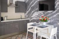 A kitchen or kitchenette at Enjoy Naples