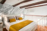 A bed or beds in a room at Enjoy Naples