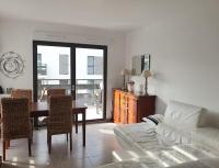 a living room with a table and a couch at Appartement avec Balcon Pontoise PARIS Nord-ouest in Pontoise