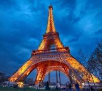 a view of the eiffel tower at night at Appartement avec Balcon Pontoise PARIS Nord-ouest in Pontoise