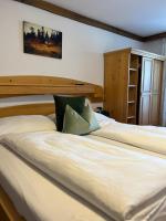 Postel nebo postele na pokoji v ubytování Unterlettlhof