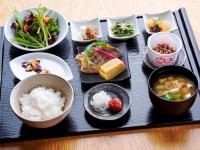 ホテルの敷地内または近くでの食事または食べ物