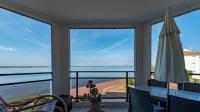 Habitación con balcón con vistas al océano. en Appartement apaisant avec vue sur le lac marin - 4MARQ103, en Le Barcarès