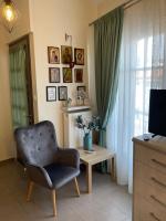 TV a/nebo společenská místnost v ubytování Skiathos home