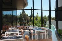 Reštaurácia alebo iné gastronomické zariadenie v ubytovaní Lone Hotel by Maistra Collection