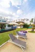 Bazén v ubytování The Rock Samui Poshtel Lamai Beach nebo v jeho okolí