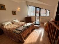 Postel nebo postele na pokoji v ubytování Bright Mountain View Penthouse - 300mbps Wi-fi
