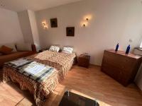 Postel nebo postele na pokoji v ubytování Bright Mountain View Penthouse - 300mbps Wi-fi
