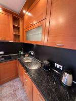 Kuchyň nebo kuchyňský kout v ubytování Bright Mountain View Penthouse - 300mbps Wi-fi