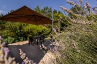 Zahrada ubytování Gîtes de Pehillo - Piscine & vacances nature à Nérac