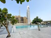 Bazén v ubytování Amazing apartment next to Dubai Mall 160BR-2 nebo v jeho okolí