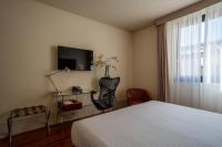 Telewizja i/lub zestaw kina domowego w obiekcie Hilton Garden Inn Florence Novoli