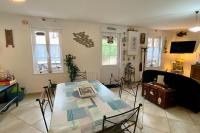 Telewizja i/lub zestaw kina domowego w obiekcie Gîte Etienne Marie