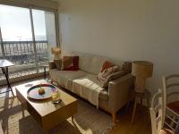 Posedenie v ubytovaní Appartement moderne 2 chambres, 2 salles d'eau, face mer, parking, proche commerces, St Jean de Monts - FR-1-323-276