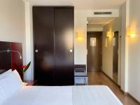 Postel nebo postele na pokoji v ubytování SM Hotel Sant Antoni