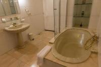 A bathroom at Hotel Casa Ceremines