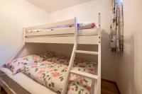 Uma ou mais camas em beliche em um quarto em Ferienwohnung im Haus St&ouml;ckl