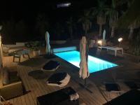 Bazén v ubytovaní Appartement - Maison "Le pied à terre 1" PORTICCIO alebo v jeho blízkosti