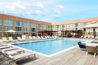 Hilton Washington DC National Mall The Wharfの敷地内または近くにあるプール