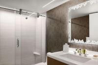 Hilton Washington DC National Mall The Wharfにあるバスルーム