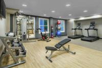 Das Fitnesscenter und&#47;oder die Fitnesseinrichtungen in der Unterkunft Hilton Garden Inn Annapolis Downtown
