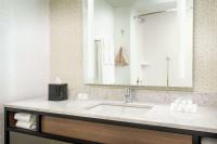 Ein Badezimmer in der Unterkunft Hilton Garden Inn Annapolis Downtown