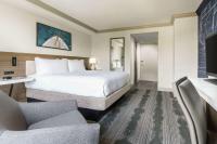 Ein Bett oder Betten in einem Zimmer der Unterkunft Hilton Garden Inn Annapolis Downtown
