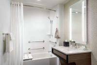 Ein Badezimmer in der Unterkunft Hilton Garden Inn Annapolis Downtown