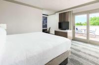 Ein Bett oder Betten in einem Zimmer der Unterkunft Hilton Garden Inn Annapolis Downtown
