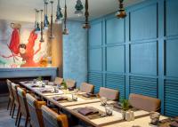 DoubleTree by Hilton Surabayaにあるレストランまたは飲食店