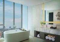 DoubleTree by Hilton Surabayaにあるバスルーム