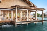 Bazén v ubytování Hilton Maldives Amingiri Resort & Spa nebo v jeho okolí