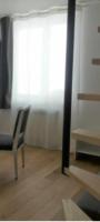 a room with a table and a chair and a window at Beau Duplex Neuf Calme Lumineux 45m2 en plein COEUR de la station à 100m du port sur book ing &amp; rbnb in Bénodet
