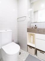 Koupelna v ubytování Terrace Pool Apartment Oporto by LovelyStay
