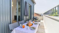 Balkón nebo terasa v ubytování Terrace Pool Apartment Oporto by LovelyStay