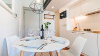 Kuchyň nebo kuchyňský kout v ubytování Terrace Pool Apartment Oporto by LovelyStay