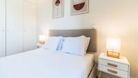 Postel nebo postele na pokoji v ubytování Terrace Pool Apartment Oporto by LovelyStay