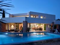The swimming pool at or close to Can Do It