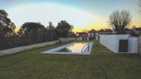 Zahrada ubytování Terrace Pool Apartment Oporto by LovelyStay